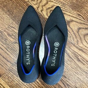 Black pointed Rothy’s size 6